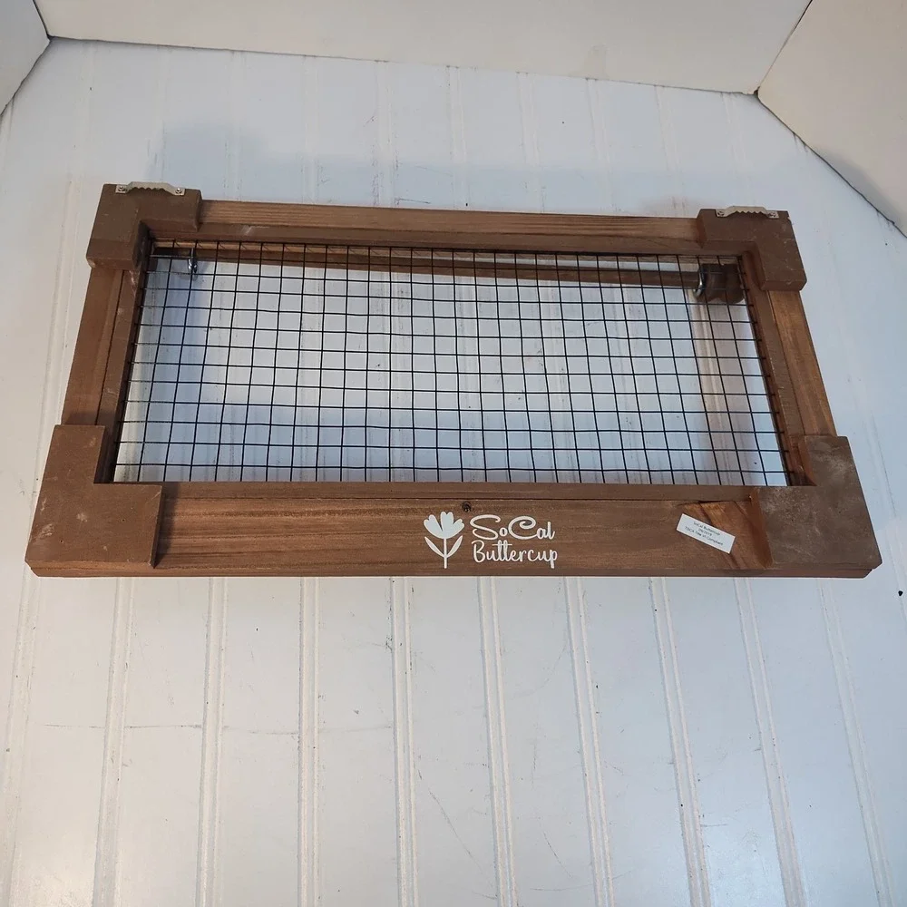 SoCal Buttercup Wooden Wall Mounted Jewelry Organizer Mesh Wire Hooks Rustic